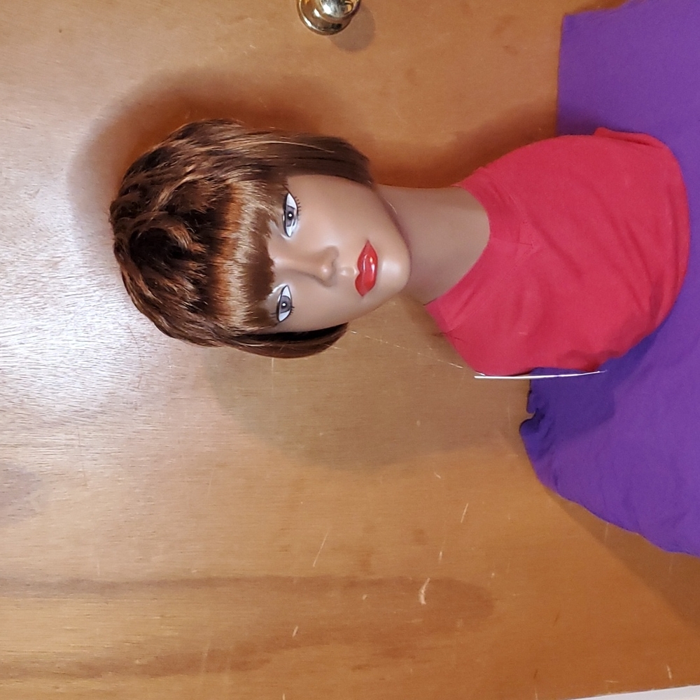 Short Brown Wig With Bang - Picture 3 of 5